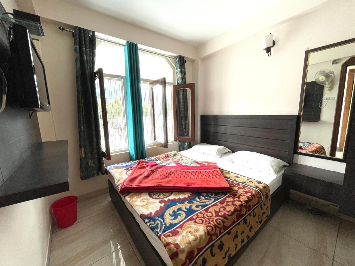 Hotel Prince ! Nainital Mall Road-Prime-Location In-Front-Of-Naini-Lake Hygiene-And-Spacious-Room Bagian luar foto