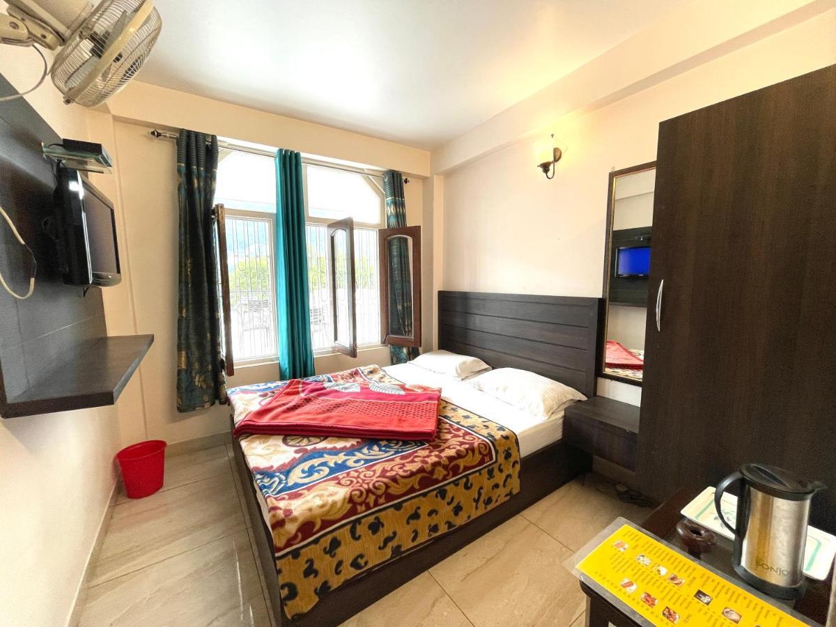 Hotel Prince ! Nainital Mall Road-Prime-Location In-Front-Of-Naini-Lake Hygiene-And-Spacious-Room Bagian luar foto